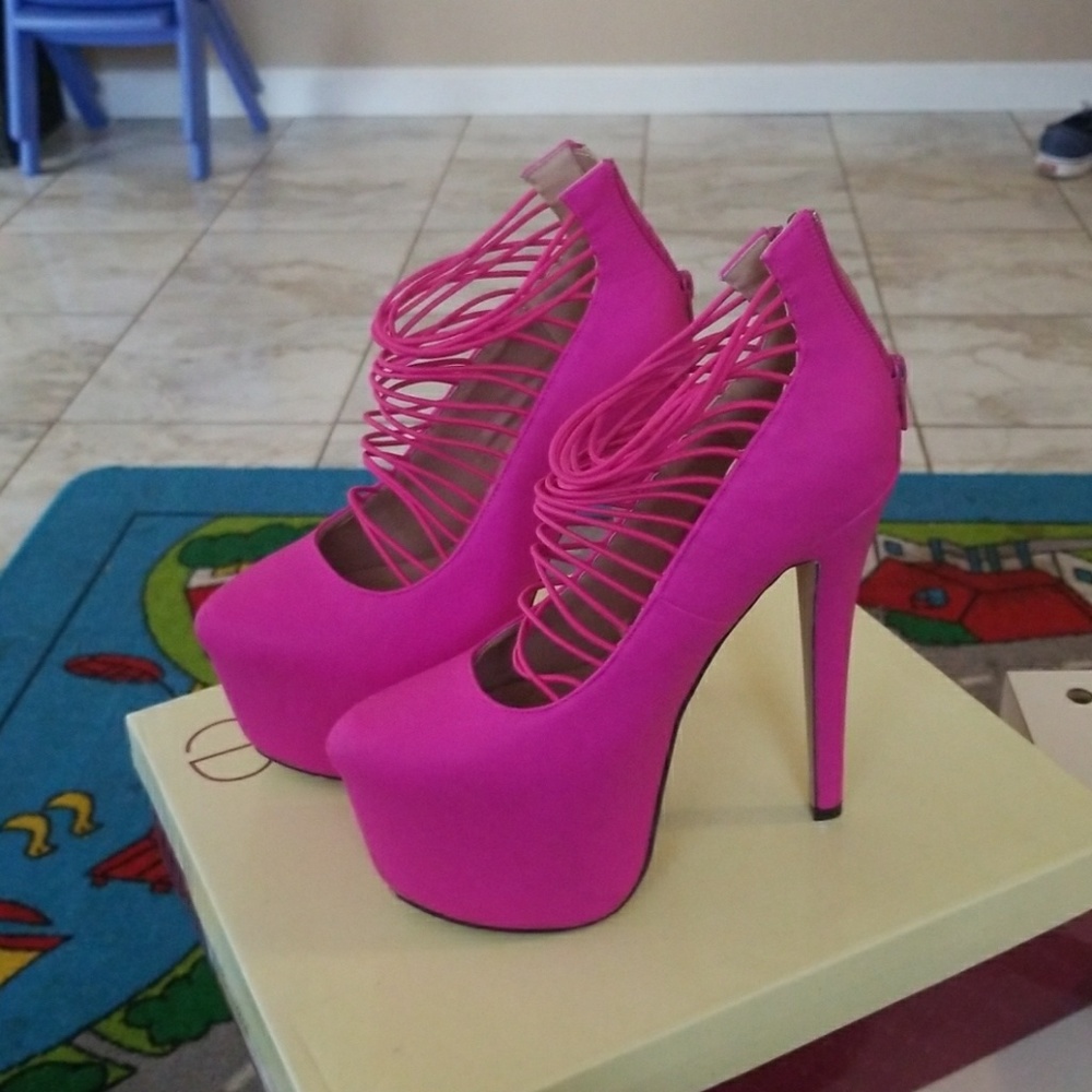 Shoes - Picture 2 of 4