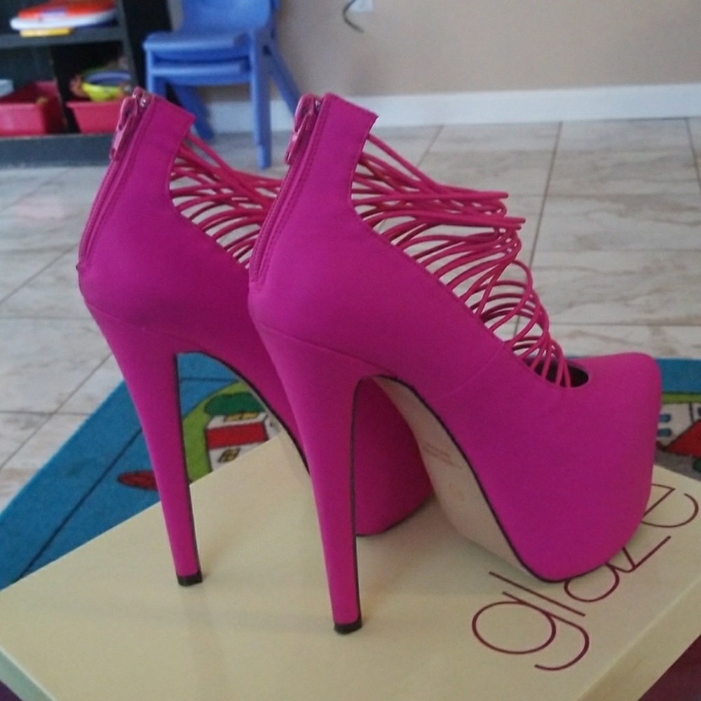 Shoes - Picture 4 of 4