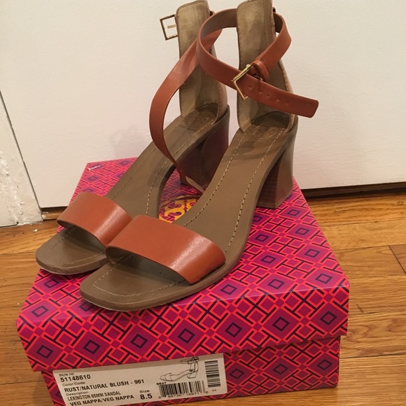 Tory Burch Shoes - Tory Burch tan leather sandals