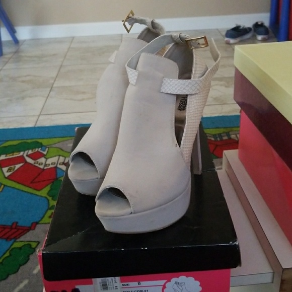 Shoes - Picture 1 of 4