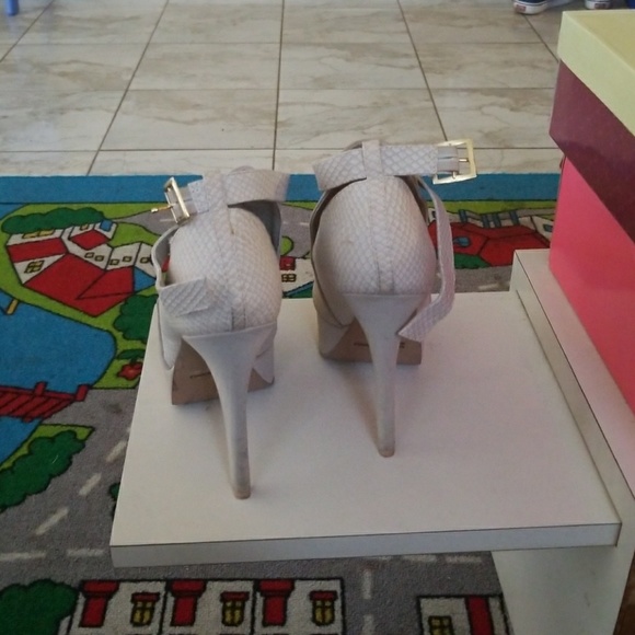 Shoes - Picture 2 of 4