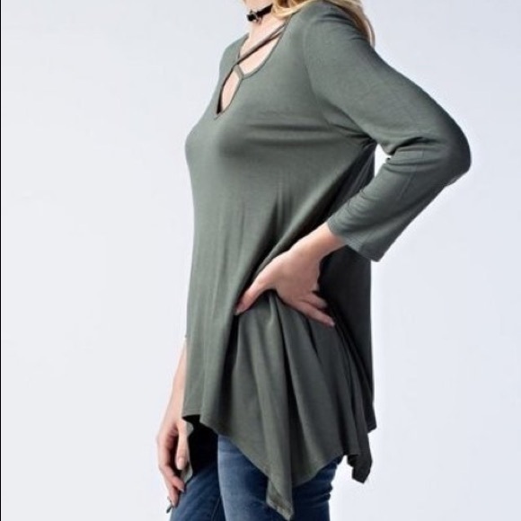 Solid Top with criss cross neck - Picture 3 of 7