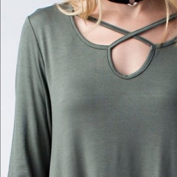 Solid Top with criss cross neck - Picture 5 of 7