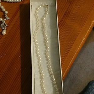 10 kt pearl necklace