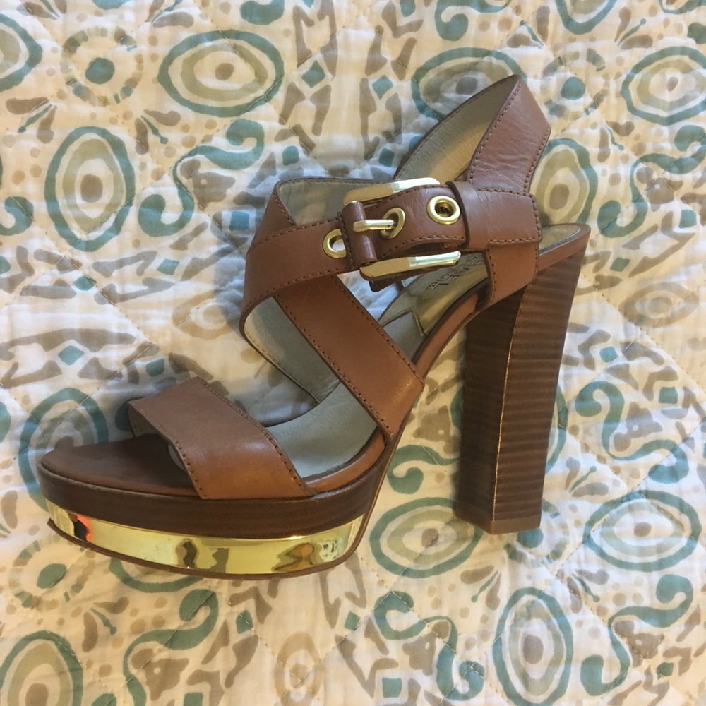 Michael Kors heels -camel color w/ gold accent