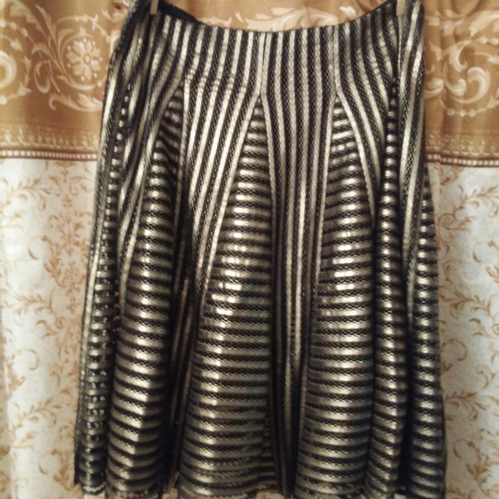 New York & Co 7th Ave Skirt Size18 Black and Gold