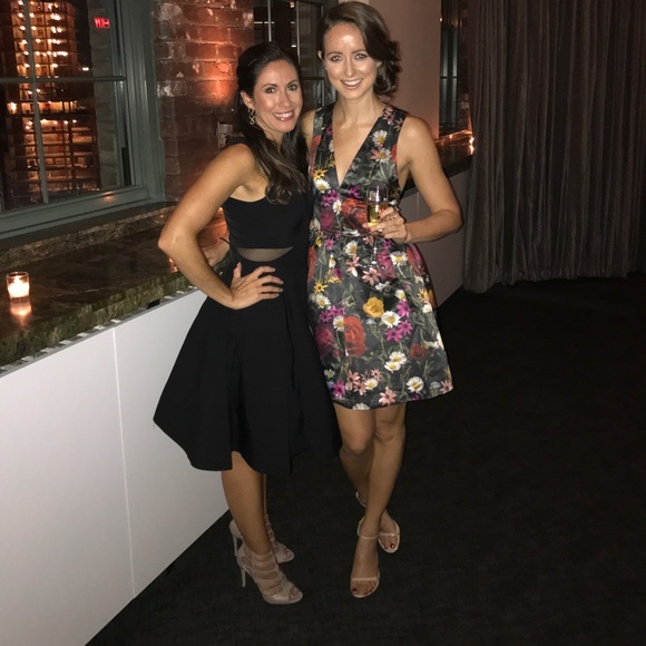 Meet your Posher, Jenn - Picture 3 of 5