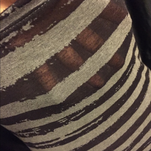 Grey striped Tshirt - Picture 3 of 4