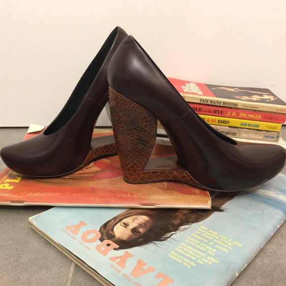 Marc Jacobs Runway 39.5/8.5 Python Snakeskin Heels - Picture 1 of 7