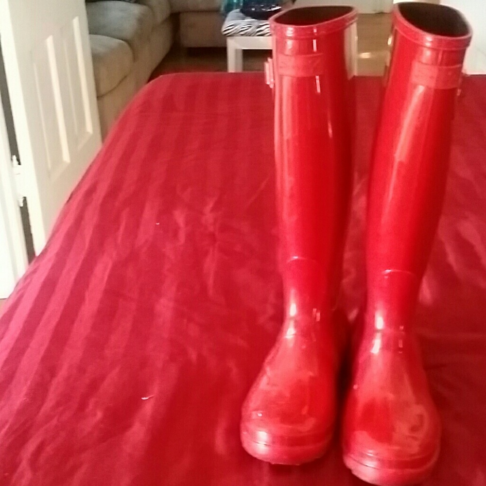 Seven Rainboots