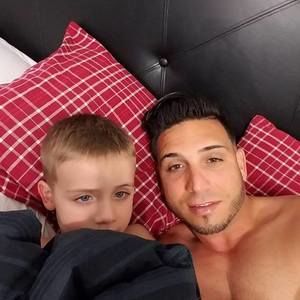 Meet your Posher, Leovel