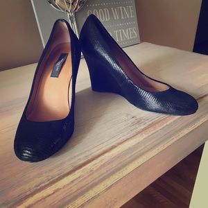 Ann Taylor black wedges sz 7.