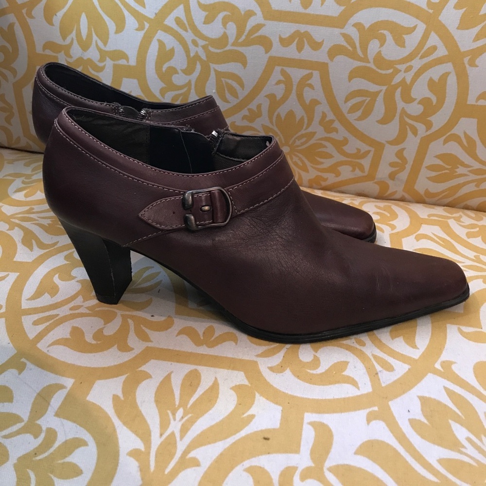 Liz Claiborne Mona Brown Booties
