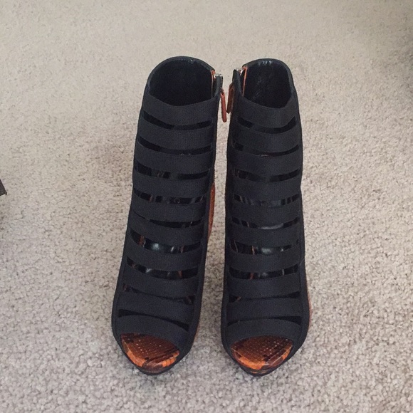 New Gucci Olimpia Python Opentoe Booties- size 4.5 - Picture 2 of 4