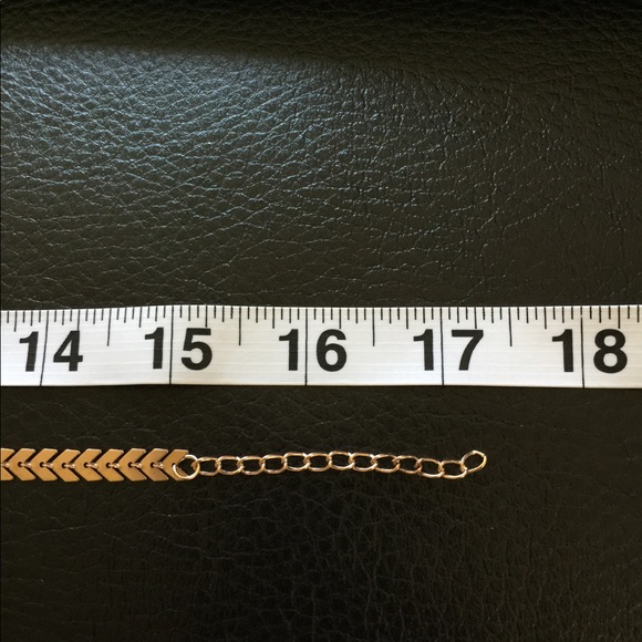 🚨LAST ONE🚨 Gold Chevron Necklace NWOT - Picture 3 of 3