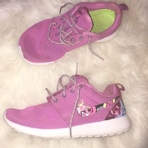 CUSTOM, HAND PAINTED Nike Roshe Runs!