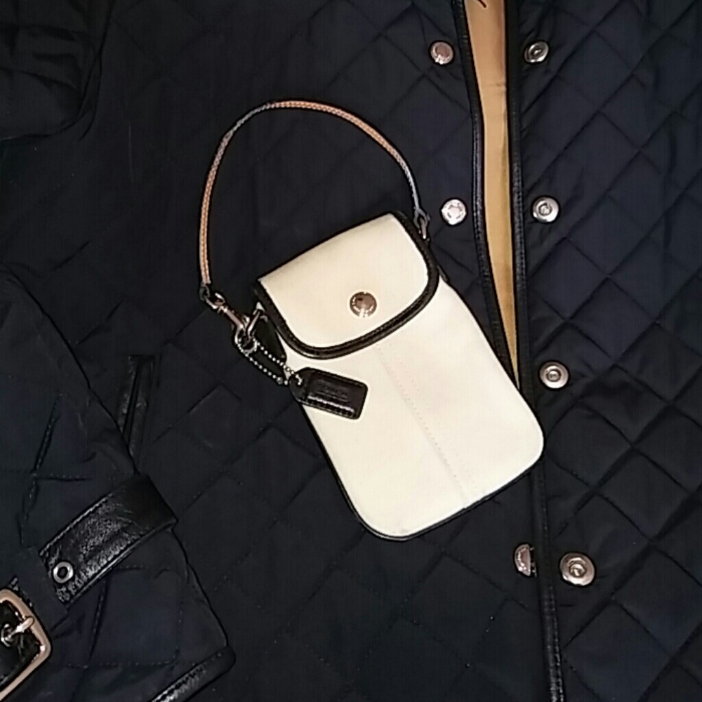 Beautiful Coach wristlet