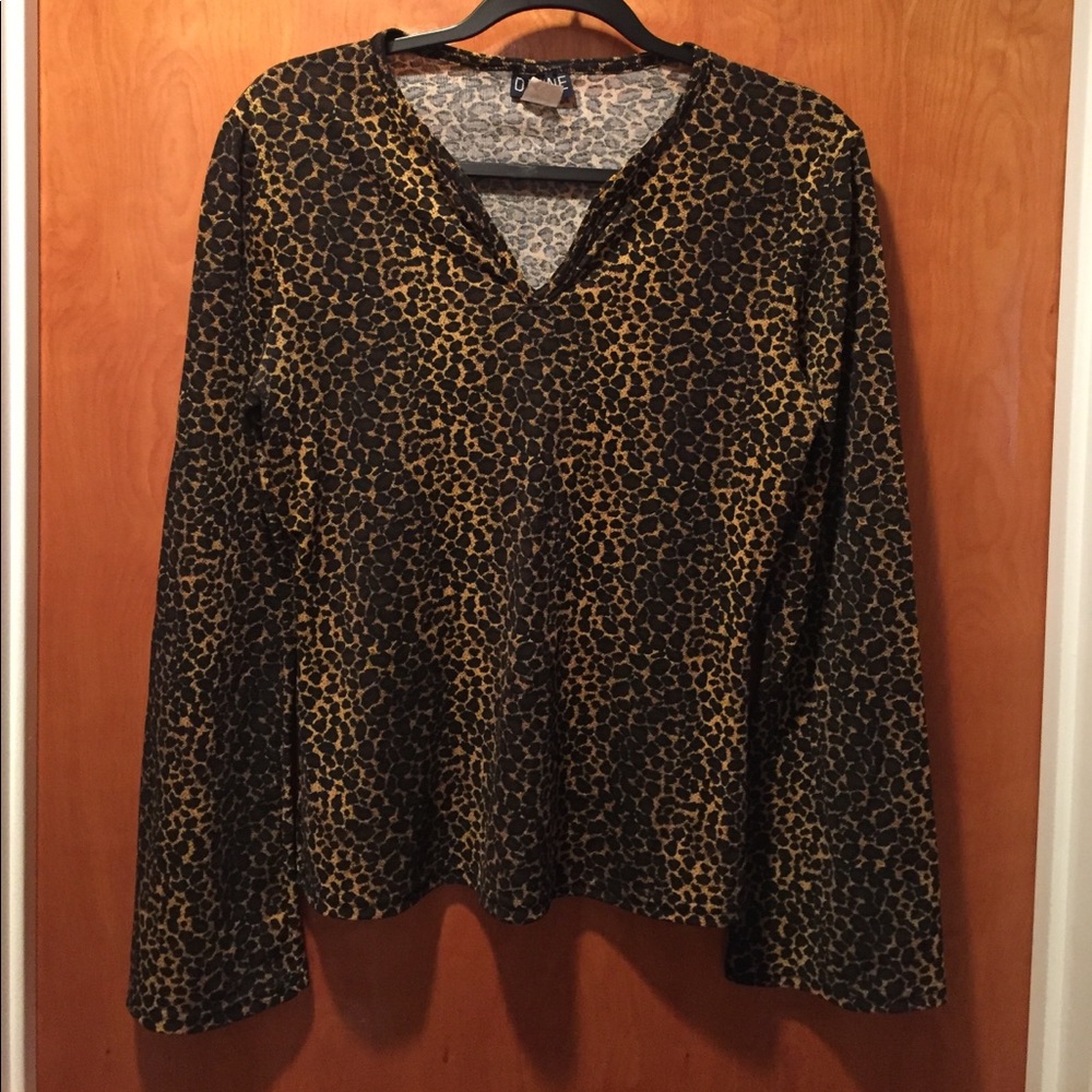 🔥Women's Leopard bell bottom sleeve shirt size M