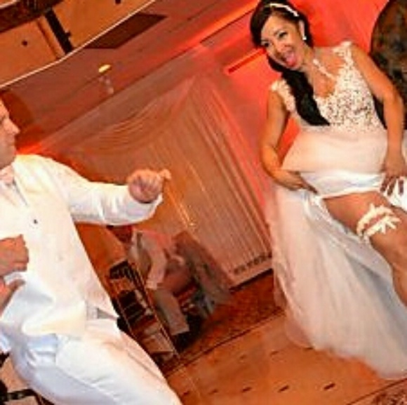 Wedding dress - Picture 2 of 4