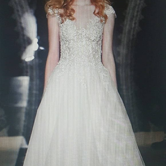 Wedding dress - Picture 4 of 4