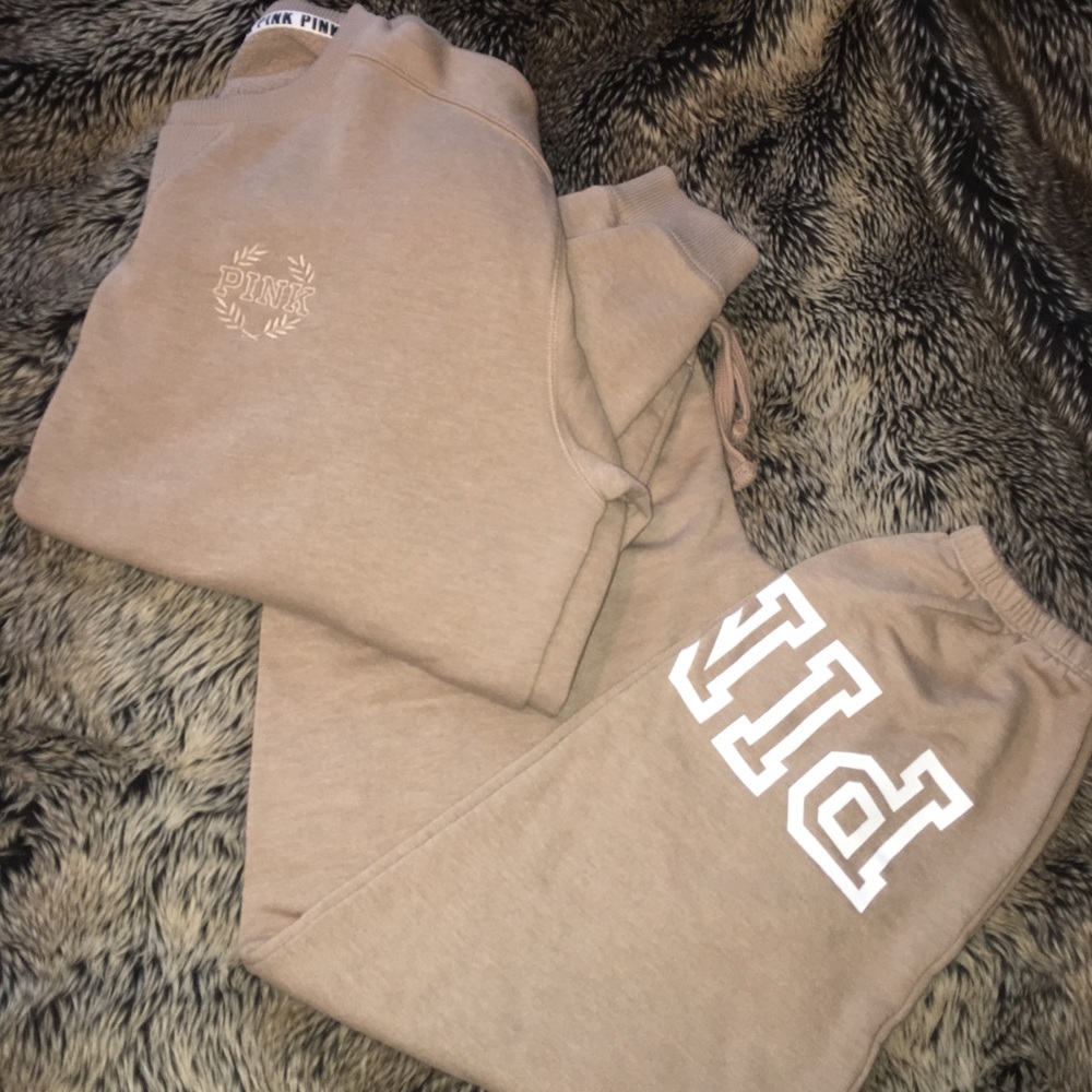 VS PINK TRENDY SWEATSUIT