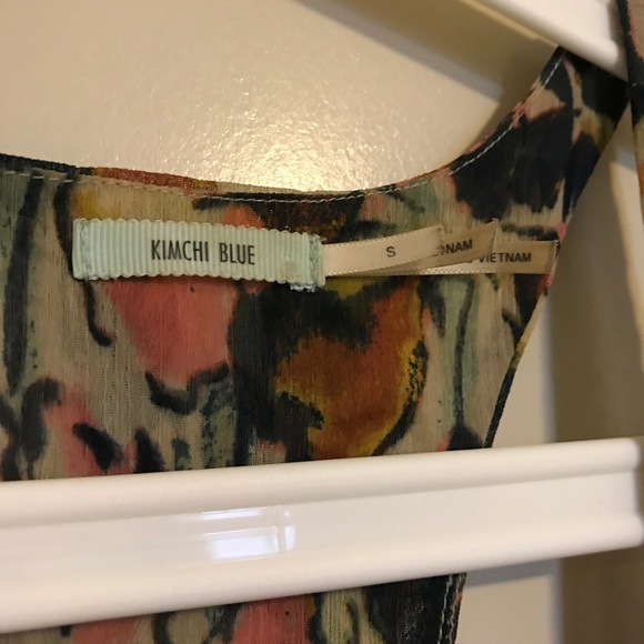 Floral Top - Picture 2 of 4