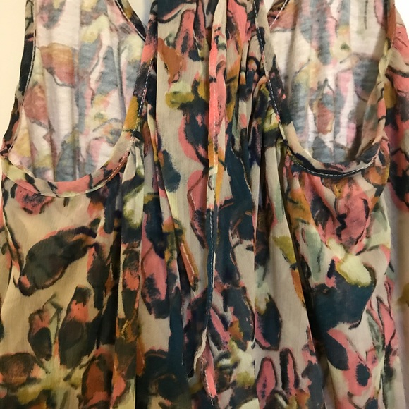 Floral Top - Picture 4 of 4