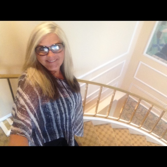 Meet your Posher, Stacy - Picture 2 of 4