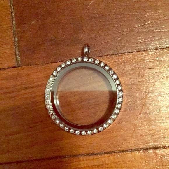 Origami Owl Locket - Picture 1 of 3