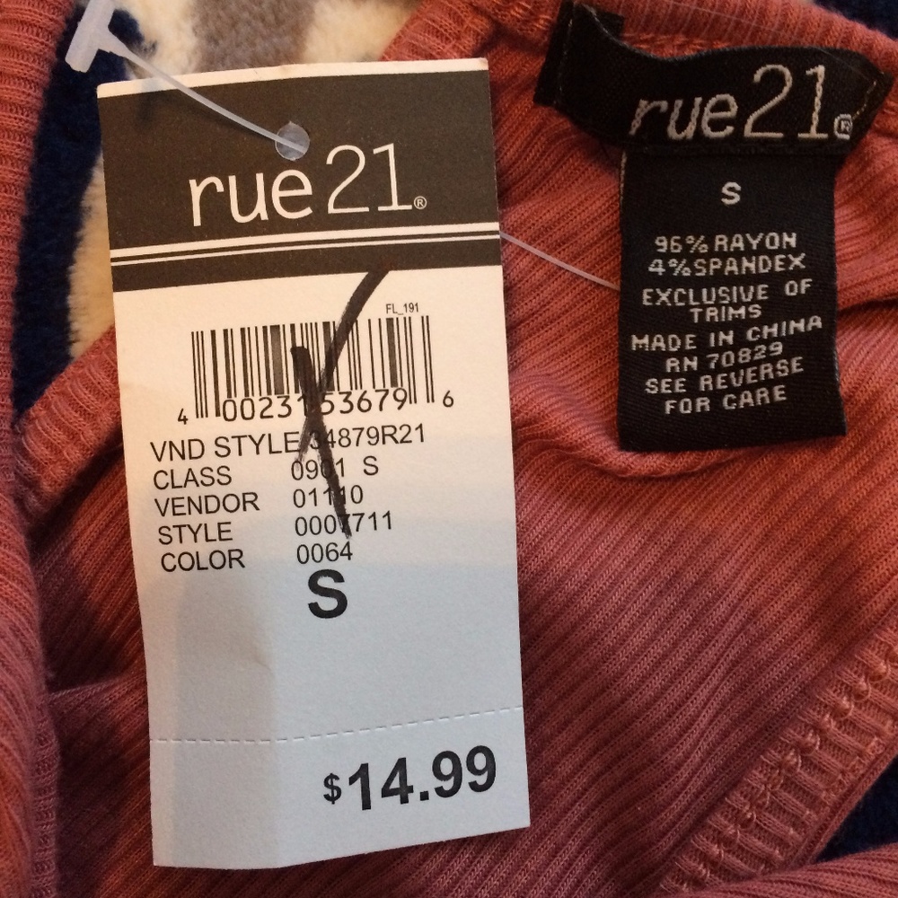 DONATED! Ribbed keyhole coral tank, S, NWT - Picture 4 of 5