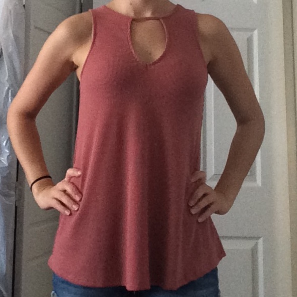 DONATED! Ribbed keyhole coral tank, S, NWT - Picture 2 of 5