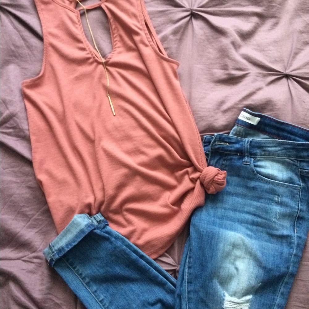 DONATED! Ribbed keyhole coral tank, S, NWT - Picture 1 of 5