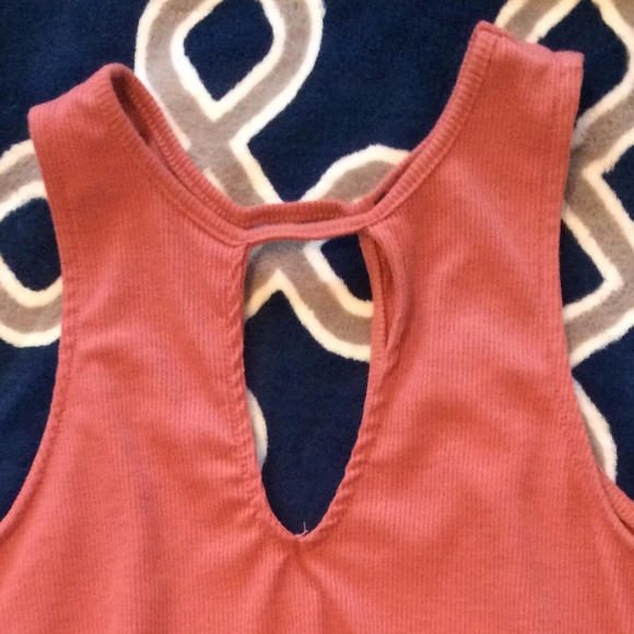 DONATED! Ribbed keyhole coral tank, S, NWT - Picture 5 of 5