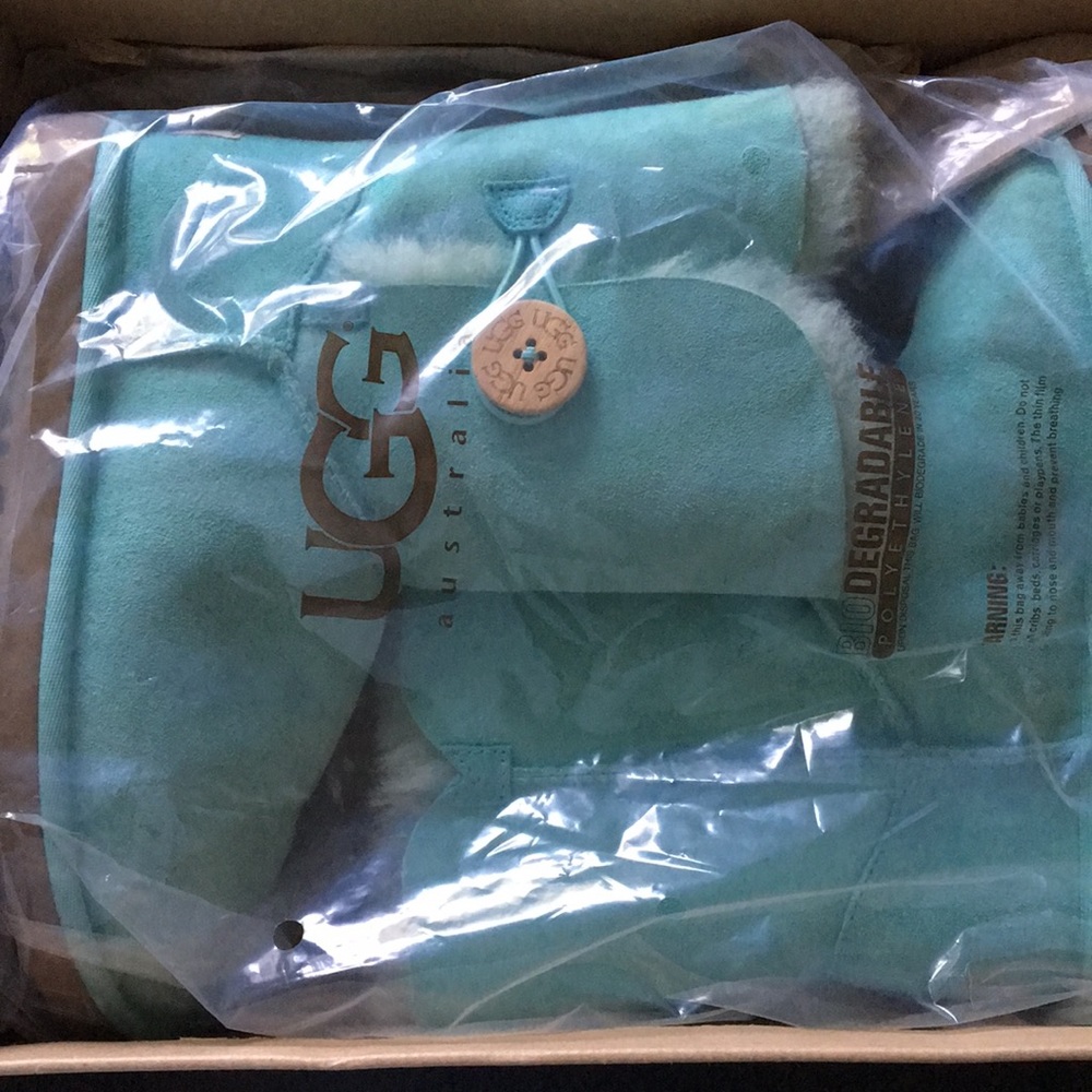 UGG Bailey Button mint green