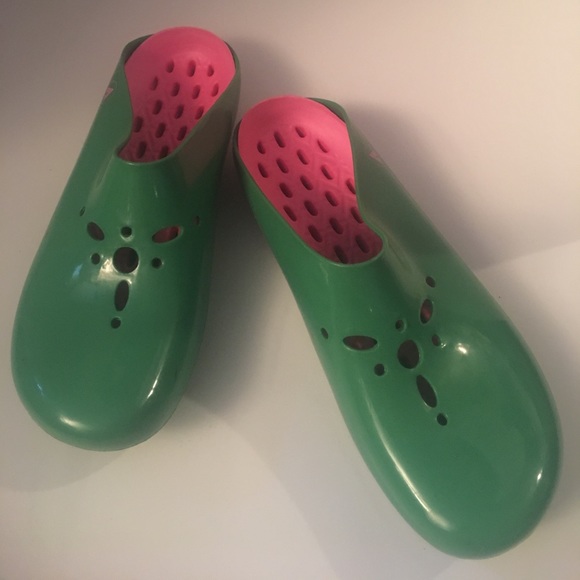 airwalk rubber clogs