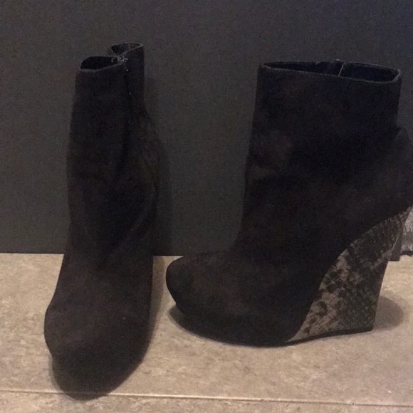 Black Suede Wedge booties - Picture 3 of 3