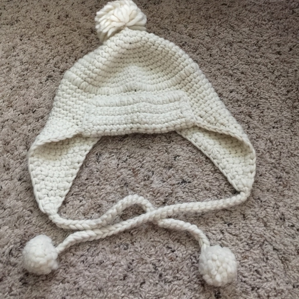 Anne Klein Pom Pom hat