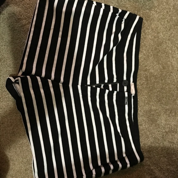 Gap striped shorts - Picture 2 of 5