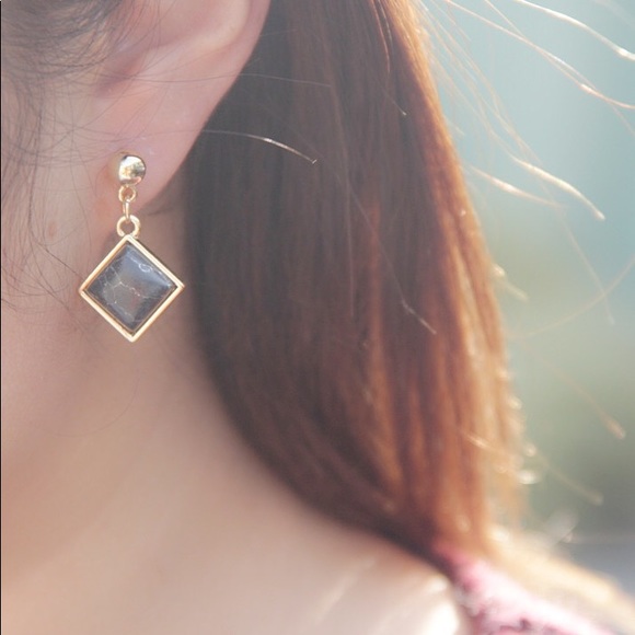 Marble and metal drop earrings - Picture 6 of 7