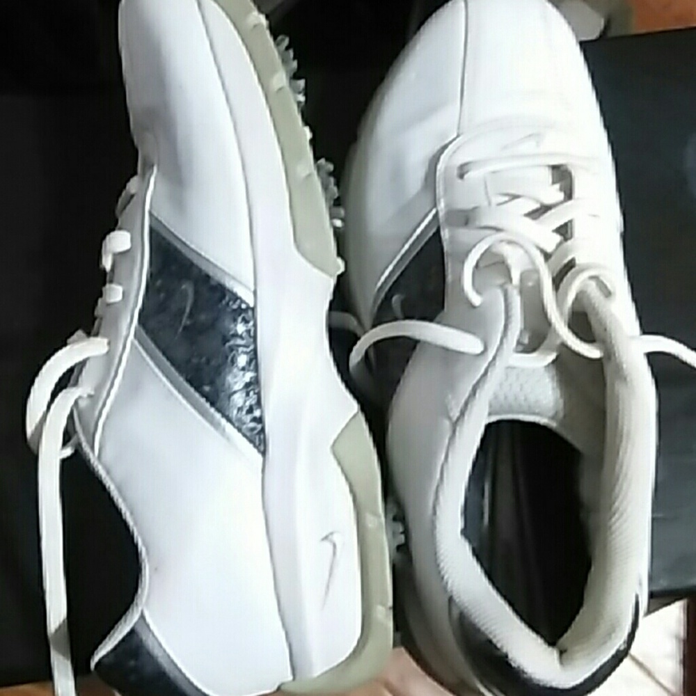Golf shoes