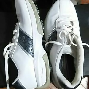 Golf shoes