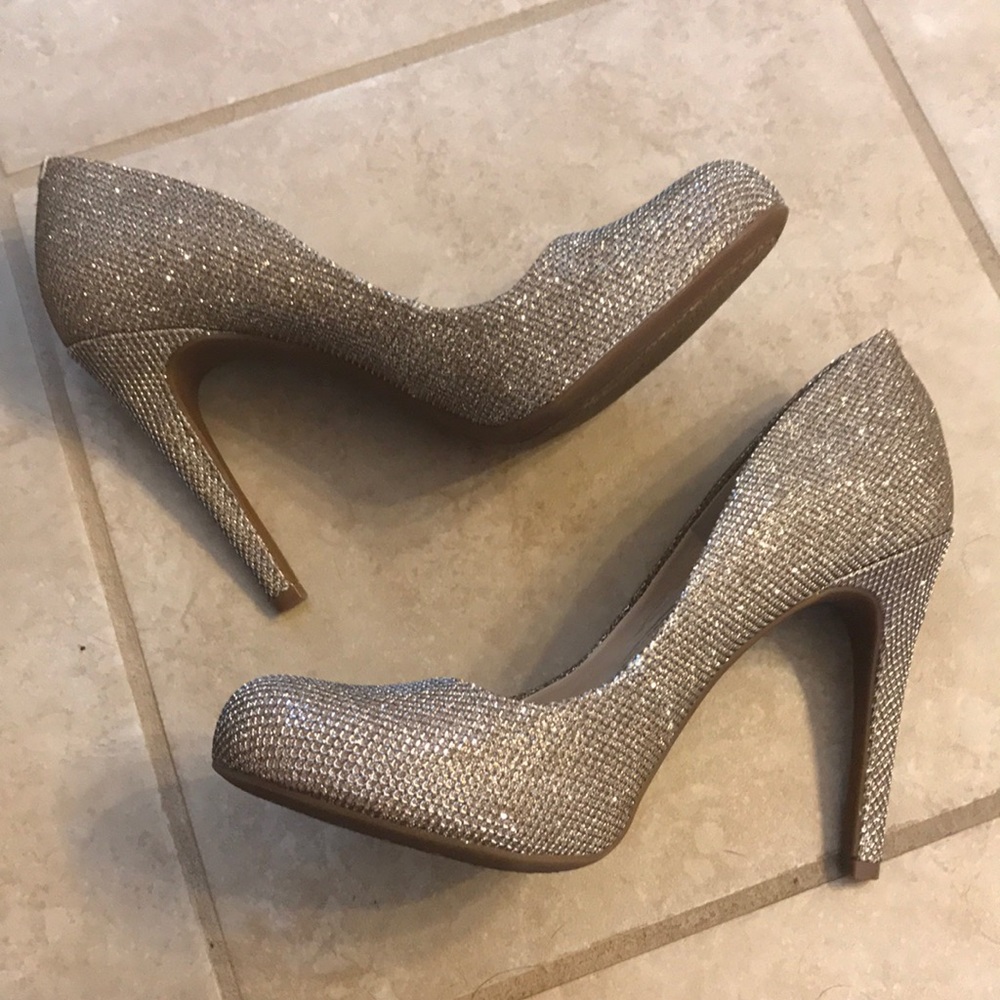 Jessica Simpson pumps