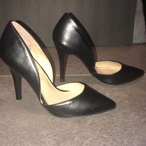 Black leather pointed toe pumps sz 7
