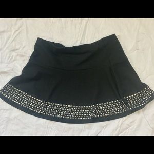 Express skirt in black with stone accent