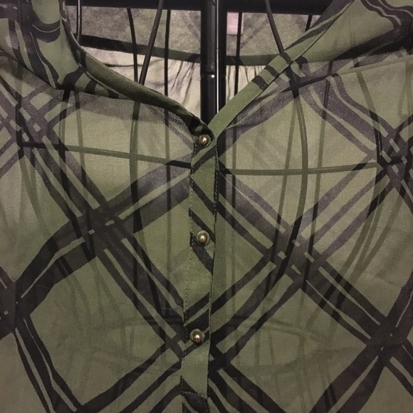 Banana Republic sheer top - Picture 2 of 6