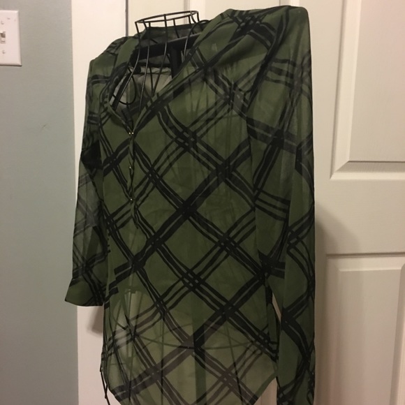 Banana Republic sheer top - Picture 3 of 6