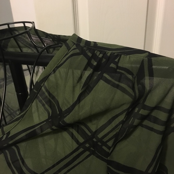 Banana Republic sheer top - Picture 5 of 6