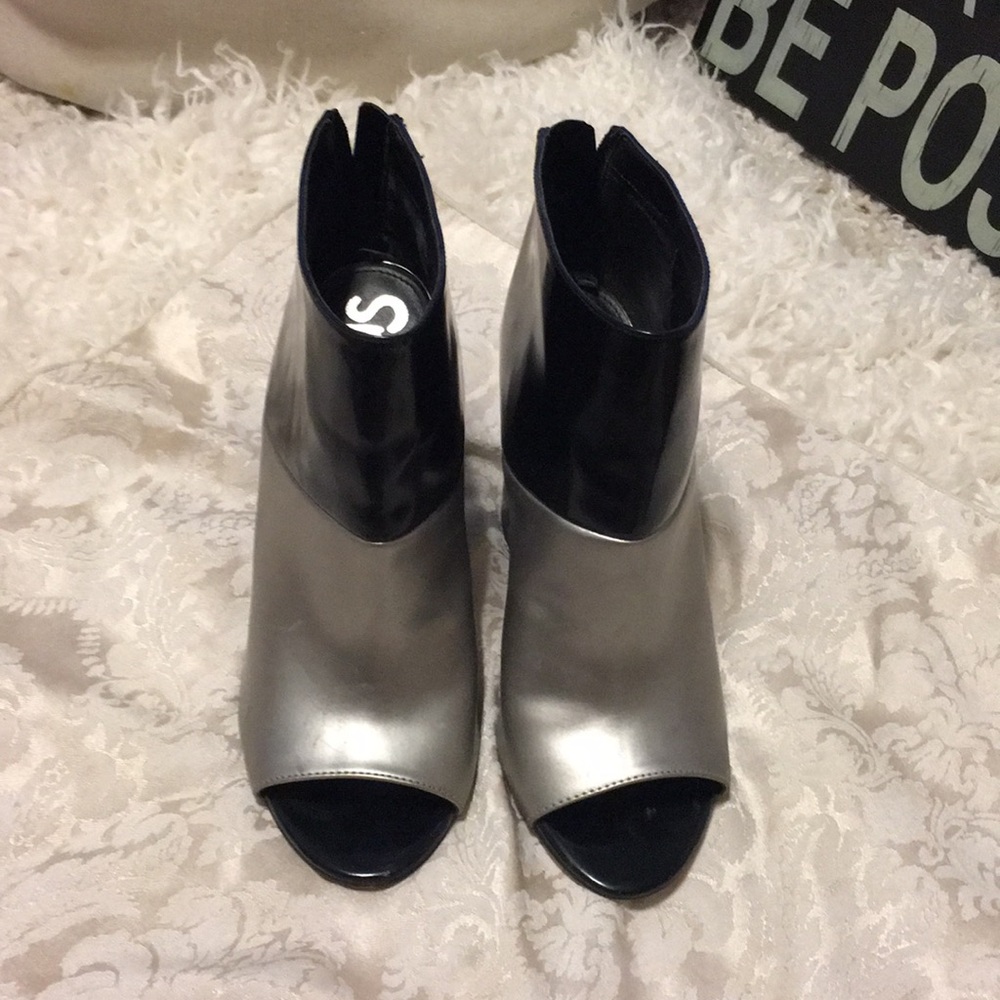 CircusSamEdelman Anthrobrand silverblack heels