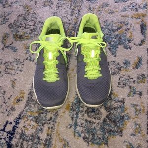 Women's - Nike - Lunarlon Running Shoe - 9.5
