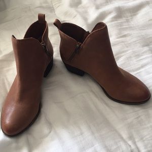 Super cute brown Lucky Brand booties